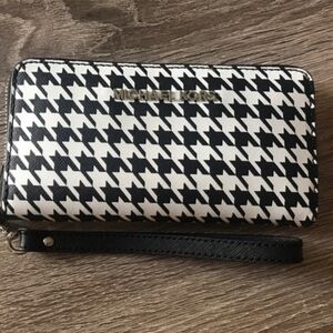 MICHAEL KORS HOUNDSTOOTH JET SET WALLET